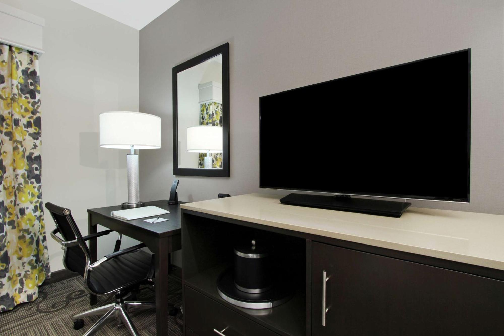Hampton Inn & Suites Columbus/University Area Exteriör bild