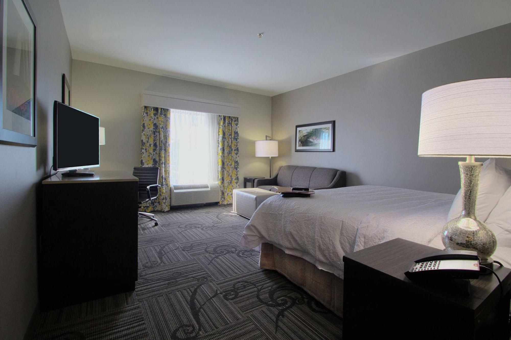 Hampton Inn & Suites Columbus/University Area Exteriör bild
