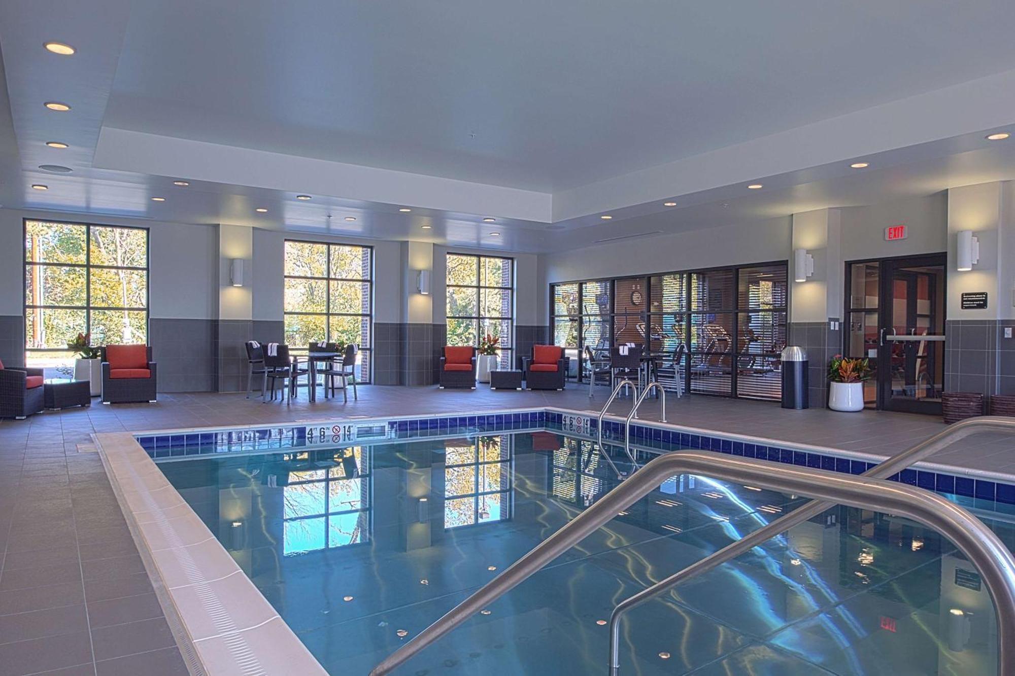 Hampton Inn & Suites Columbus/University Area Exteriör bild