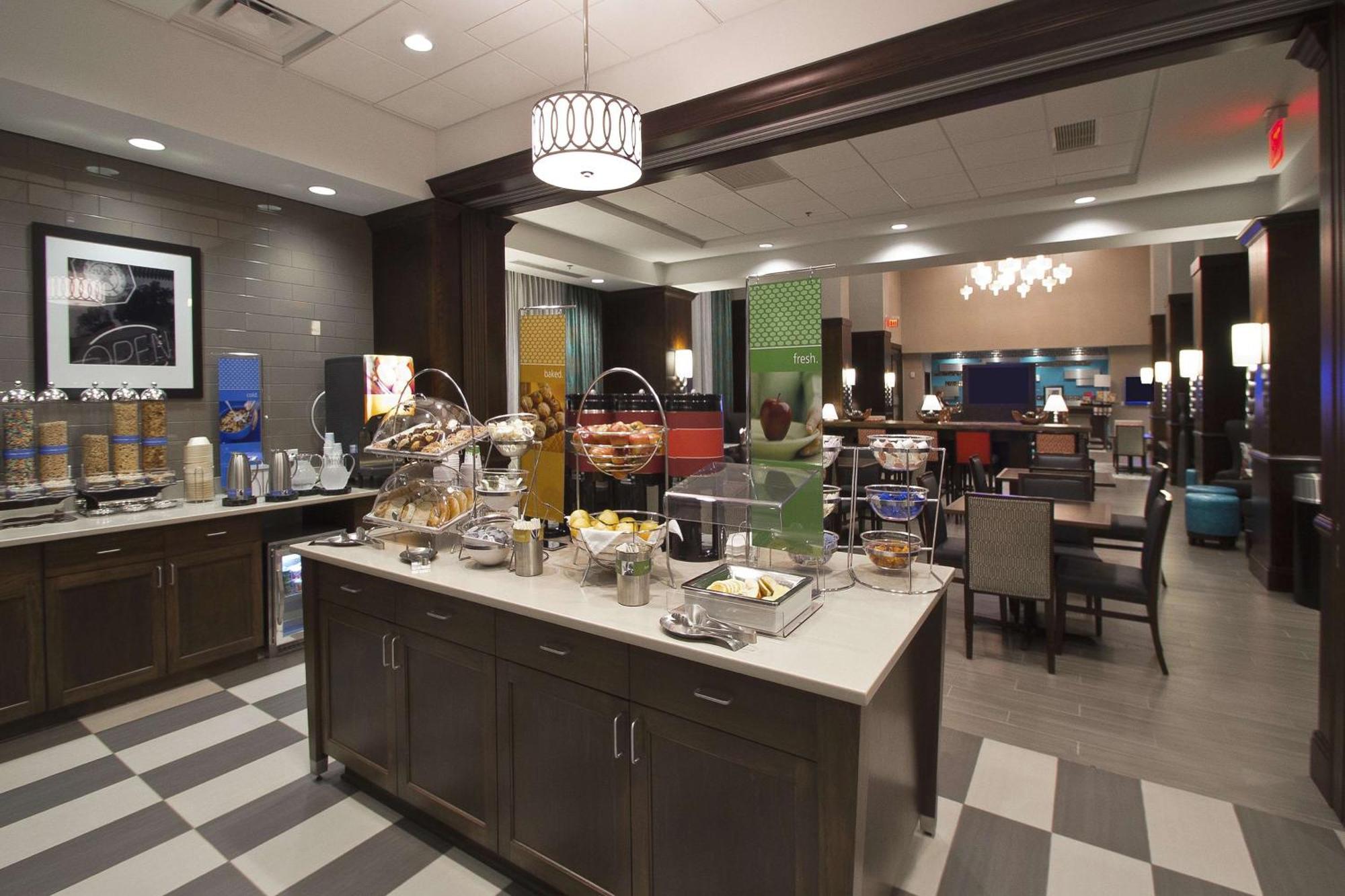 Hampton Inn & Suites Columbus/University Area Exteriör bild