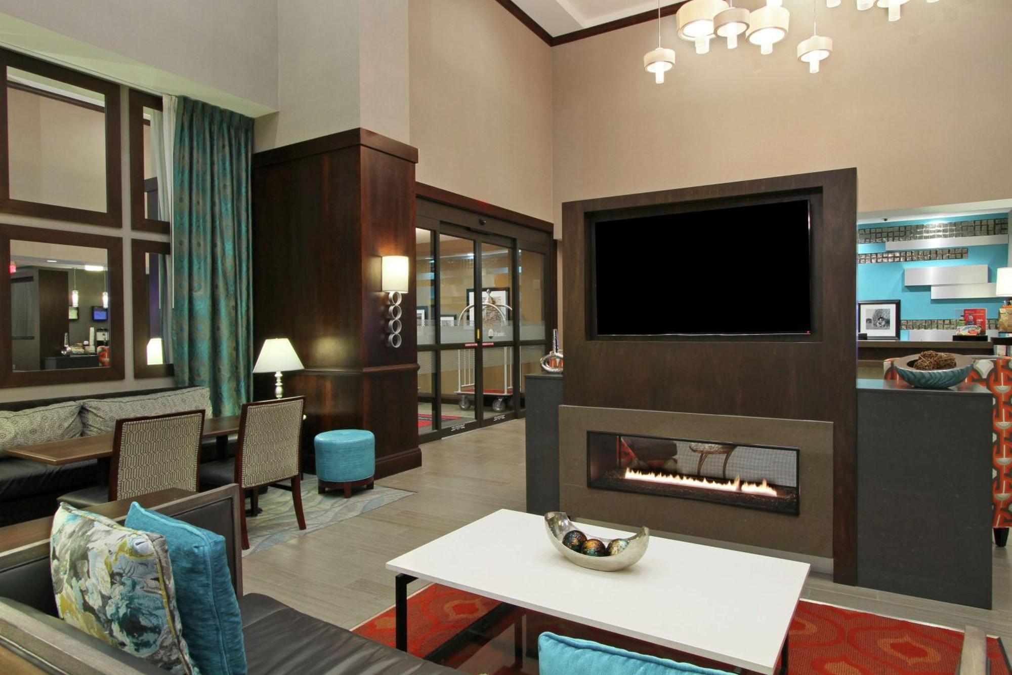 Hampton Inn & Suites Columbus/University Area Exteriör bild