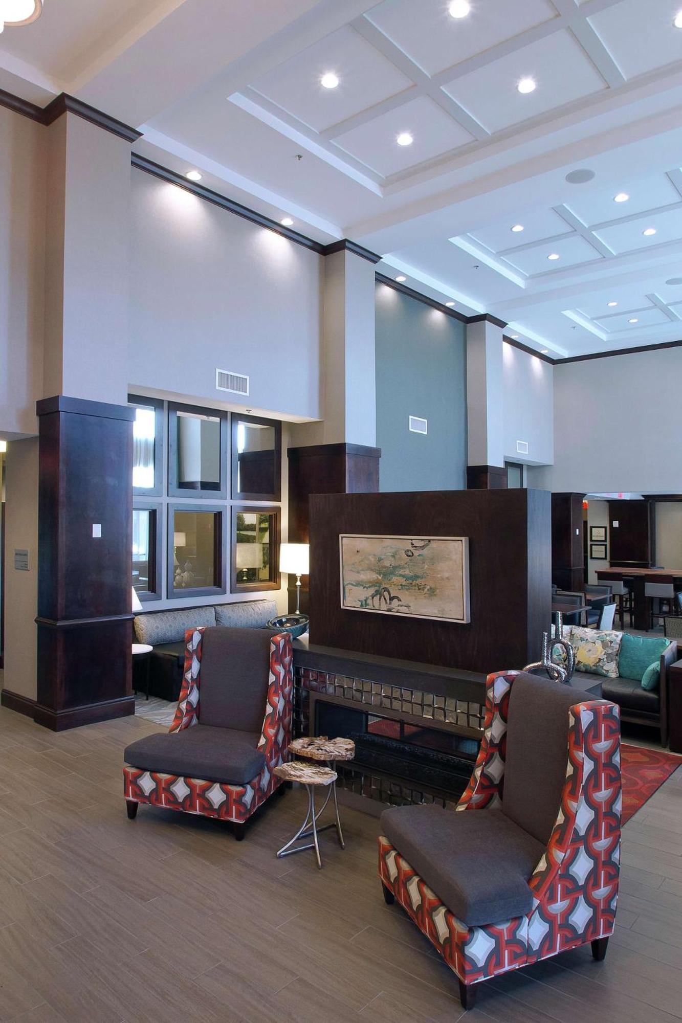 Hampton Inn & Suites Columbus/University Area Exteriör bild