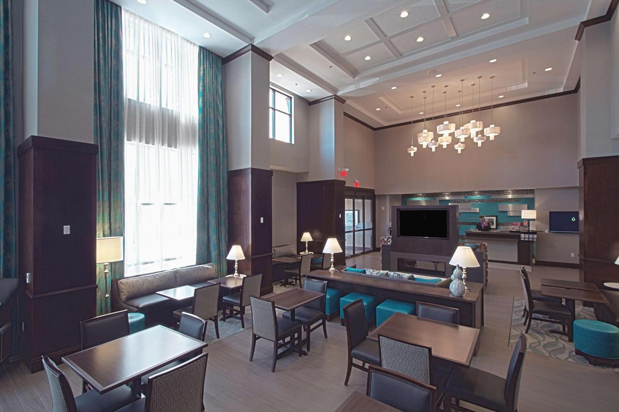 Hampton Inn & Suites Columbus/University Area Exteriör bild