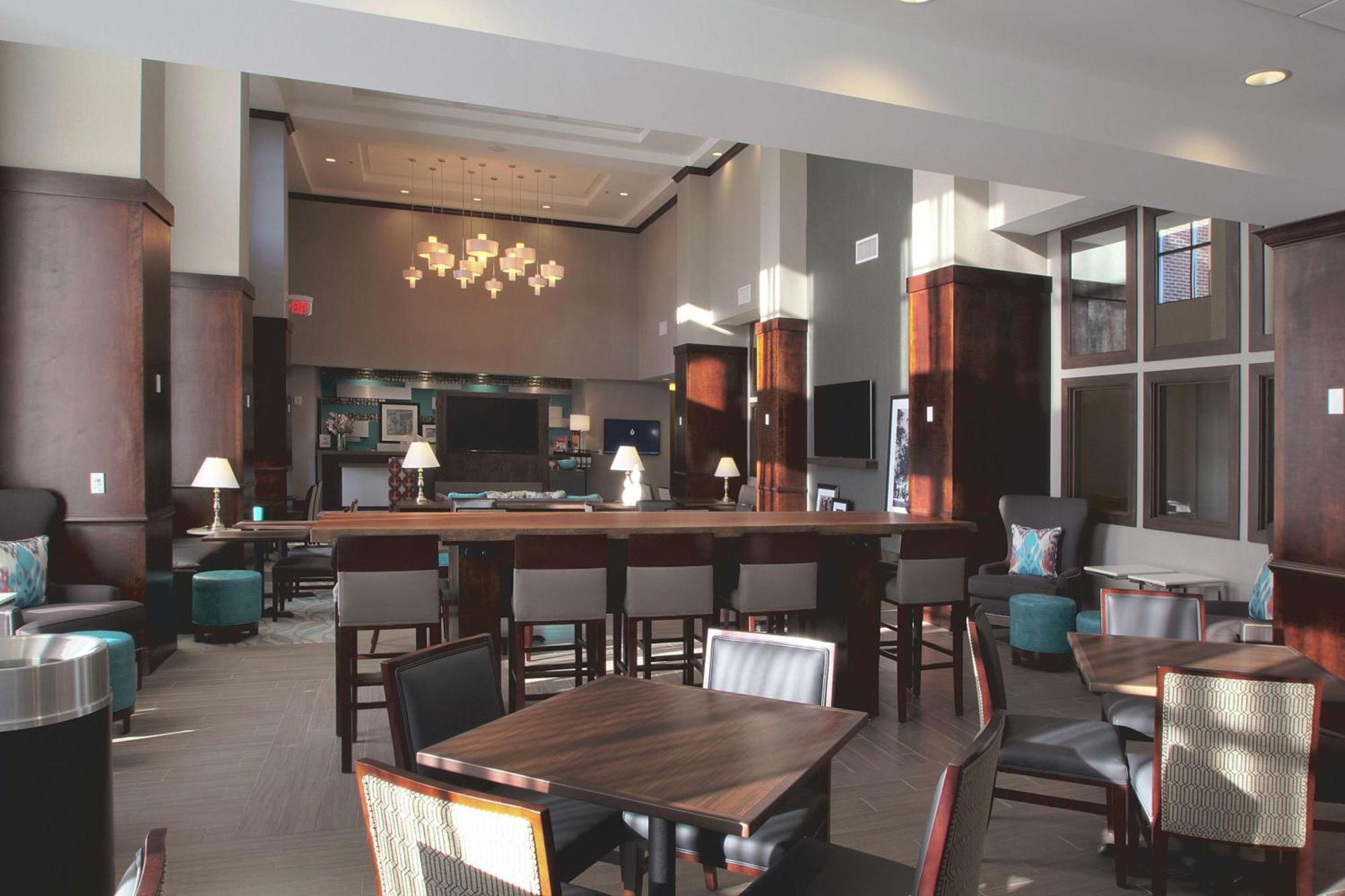 Hampton Inn & Suites Columbus/University Area Exteriör bild